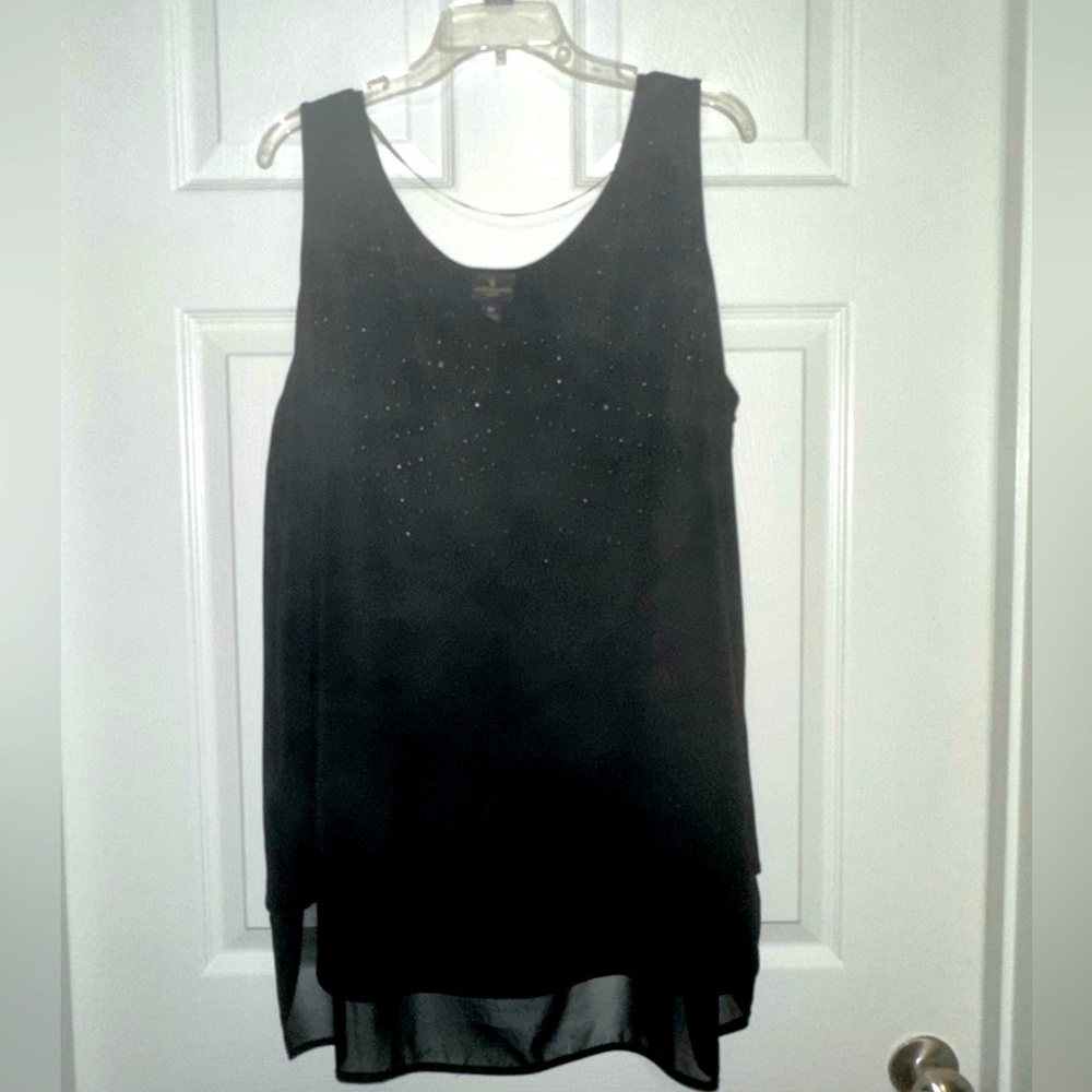 WORTHINGTON WOMAN SIZE 2X TUNIC W/BEADING ACROSS CHEST. High front with low back